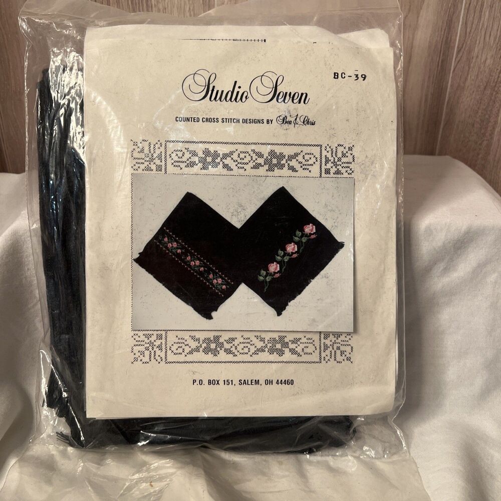 Studio Seven Counted Cross Stitch BC-39 Flowers Hand Towels Craft Wash Cloths
